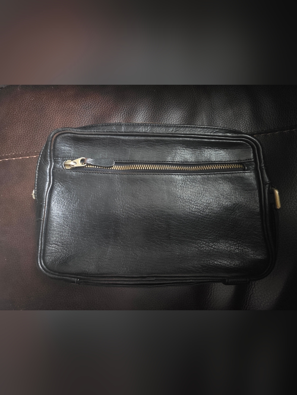 Valentino Garavani Black Leather Bag: Clutch, Dopp, or Organizer - Picture 4 of 10